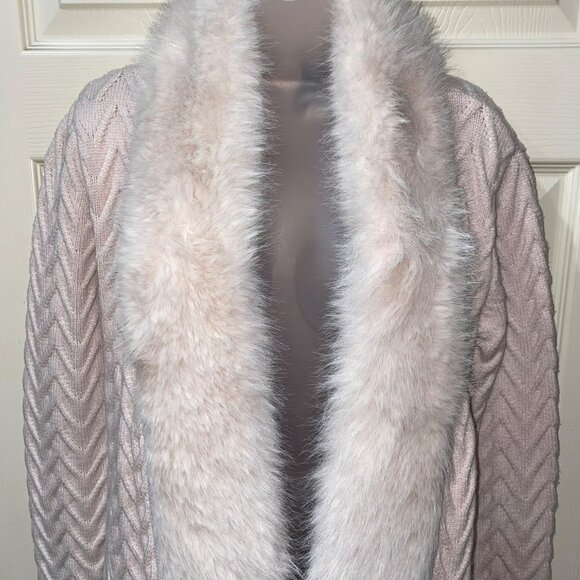 New Guess by Marciano Paula Faux Fur Trimmed Wrap Cardigan Coat With Chevron Kni - Picture 11 of 14